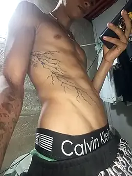 roouse – webcam model profile photo Image 3