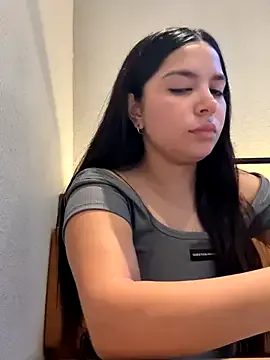 CarolinePrescott – webcam model profile photo Image 8