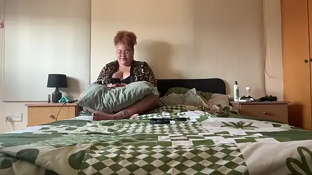 roouse – webcam model profile photo Image 15