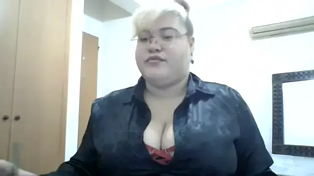 roouse – webcam model profile photo Image 19