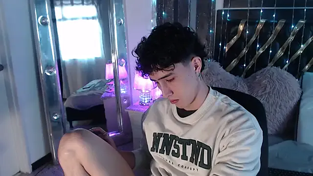 oypo – webcam model profile photo Image 14