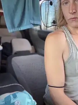 PumaShyXD – webcam model profile photo Image 5