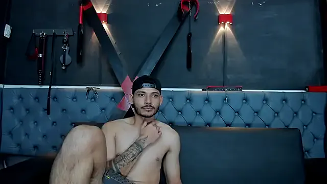 zui_lu – webcam model profile photo Image 4