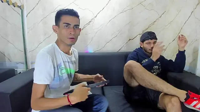 zui_lu – webcam model profile photo Image 7