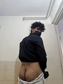 roouse – webcam model profile photo Image 2
