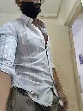 roouse – webcam model profile photo Image 3