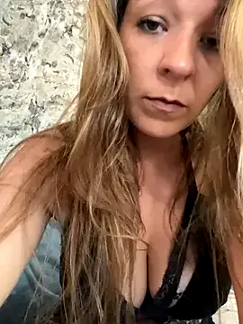 GoodWifeLillyy – webcam model profile photo