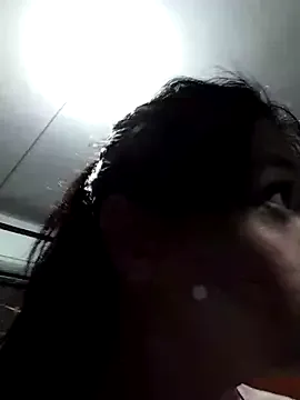 roouse – webcam model profile photo Image 10