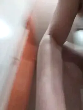 roouse – webcam model profile photo Image 11