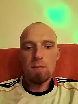 roouse – webcam model profile photo Image 16