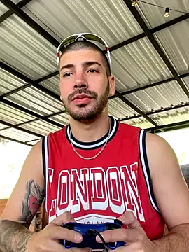 roouse – webcam model profile photo Image 2