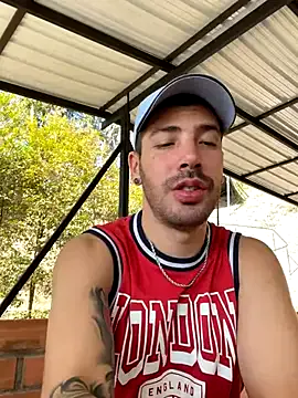 roouse – webcam model profile photo Image 7