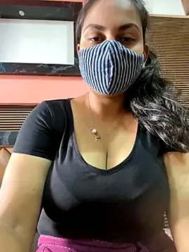 EmaSalis – webcam model profile photo Image 11