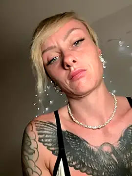 roouse – webcam model profile photo Image 18