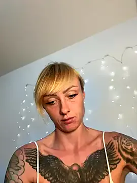 roouse – webcam model profile photo Image 19
