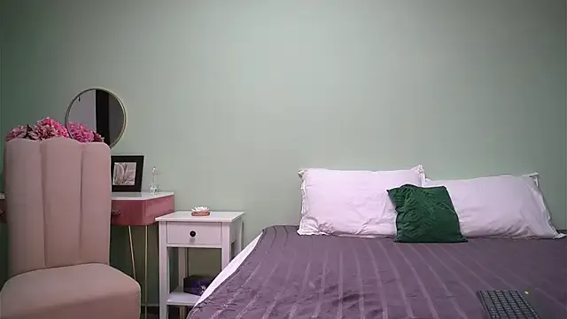 roouse – webcam model profile photo Image 11