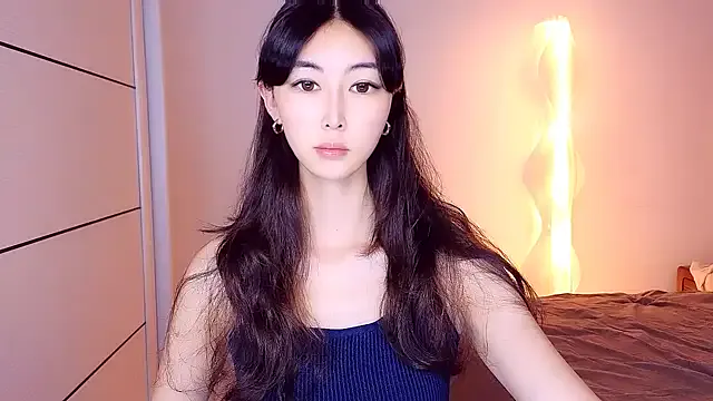 ElizaLuxe – webcam model profile photo Image 12