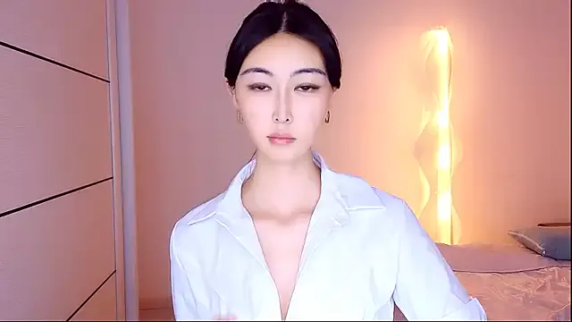 ElizaLuxe – webcam model profile photo Image 9