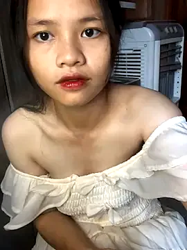 Elie – webcam model profile photo Image 10