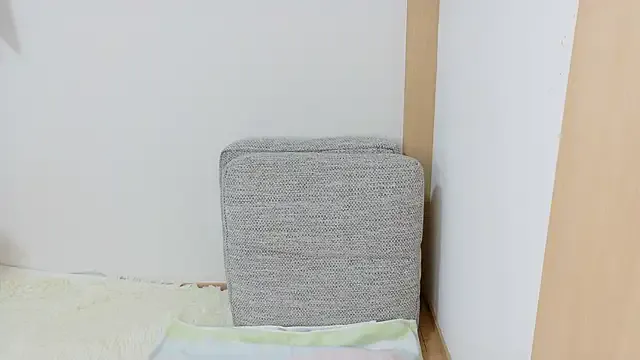 roouse – webcam model profile photo Image 4