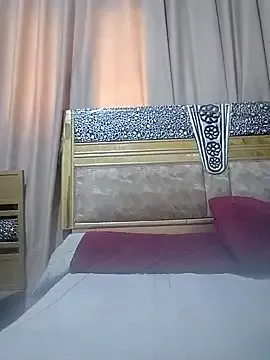 zui_lu – webcam model profile photo Image 3