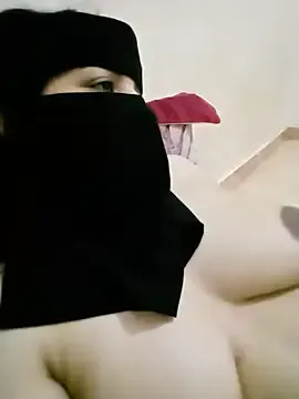 zui_lu – webcam model profile photo Image 9