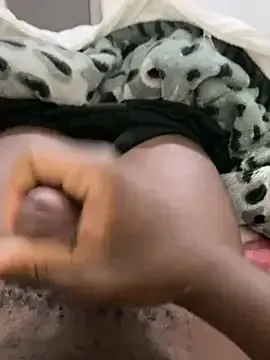 zui_lu – webcam model profile photo Image 2