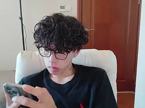 Benson18y – webcam model profile photo Image 2