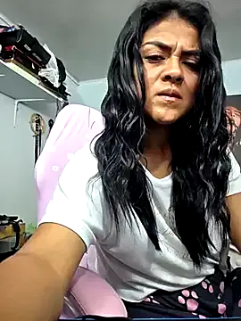 roouse – webcam model profile photo Image 6