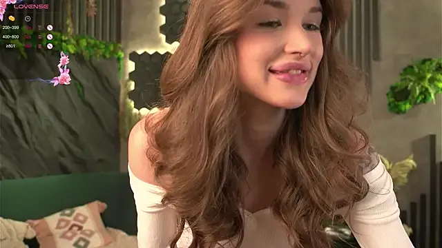 zui_lu – webcam model profile photo Image 2