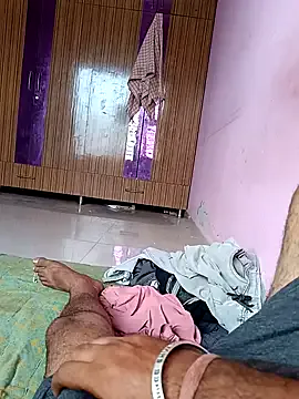 _Alicee_1 – webcam model profile photo Image 2