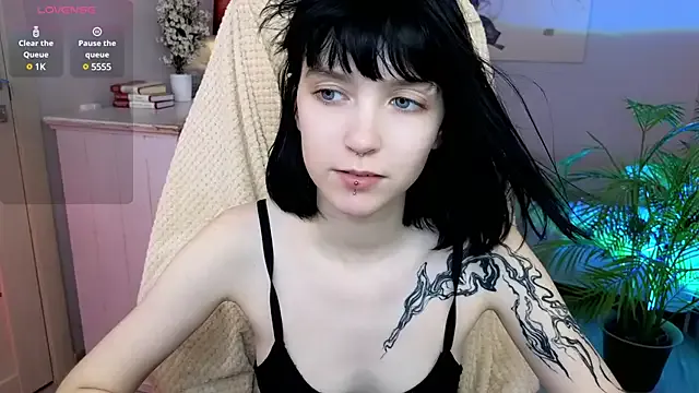 Kenzie – webcam model profile photo Image 3