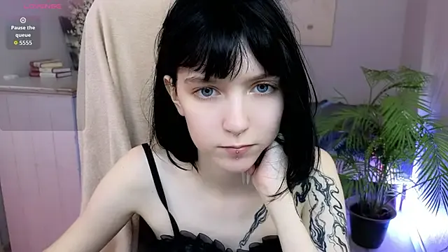 Kenzie – webcam model profile photo Image 6