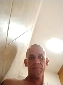 roouse – webcam model profile photo Image 12
