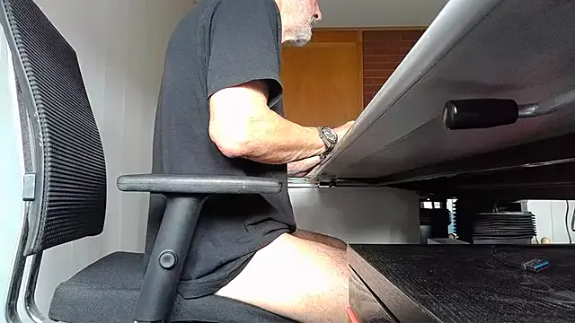  – webcam model profile photo Image 3