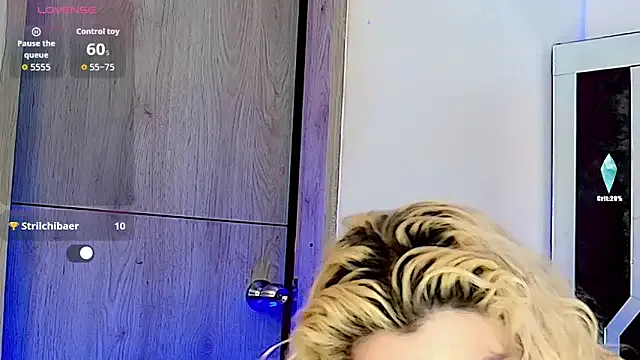 zui_lu – webcam model profile photo Image 13