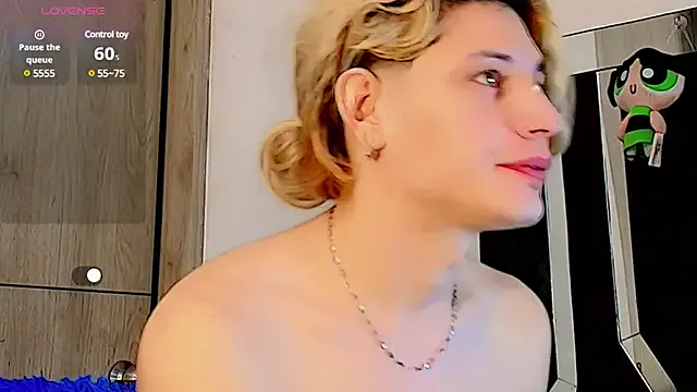 zui_lu – webcam model profile photo Image 3