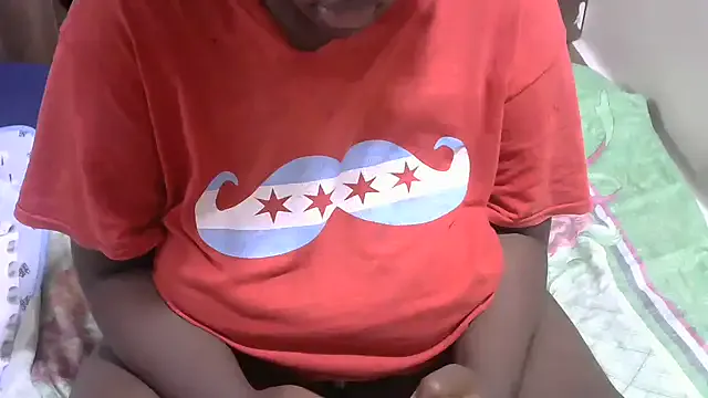 zui_lu – webcam model profile photo Image 4