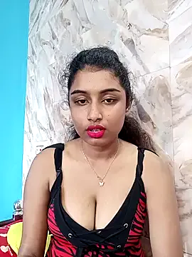 EmiliGarden – webcam model profile photo Image 13