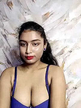 EmiliGarden – webcam model profile photo Image 4