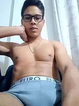 _Alicee_1 – webcam model profile photo Image 11