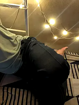 roouse – webcam model profile photo Image 3