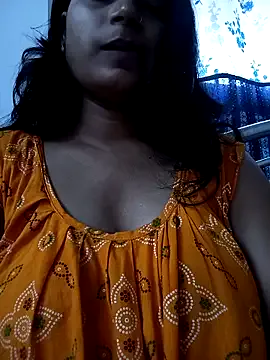 zui_lu – webcam model profile photo Image 9