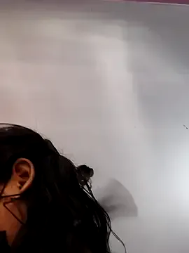 roouse – webcam model profile photo Image 13