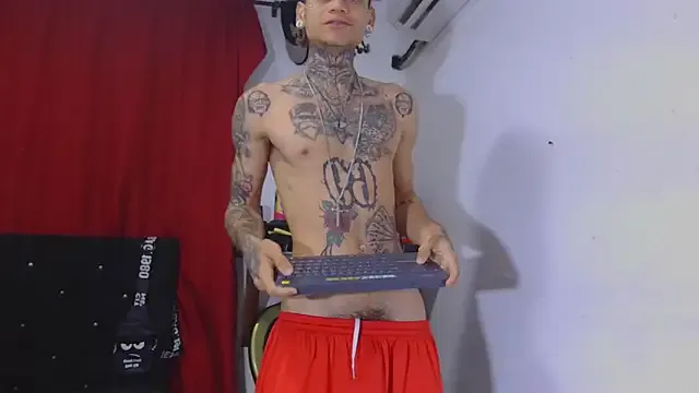 roouse – webcam model profile photo Image 4