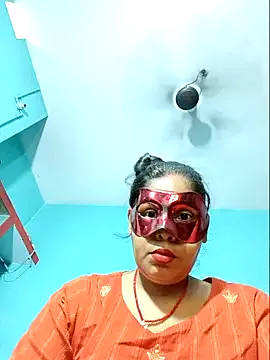 roouse – webcam model profile photo Image 6