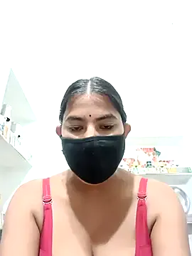 roouse – webcam model profile photo Image 10