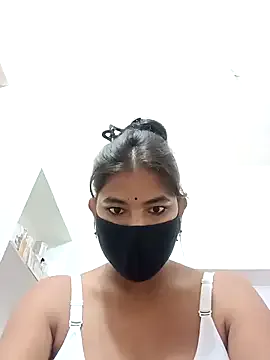 roouse – webcam model profile photo Image 9