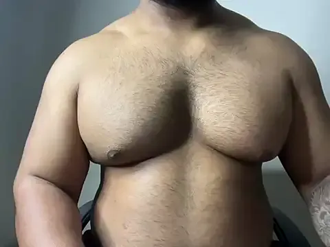 Yui-Ch – webcam model profile photo Image 6