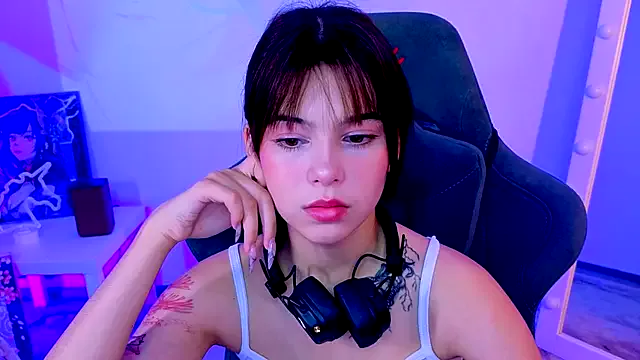 _Alicee_1 – webcam model profile photo Image 6